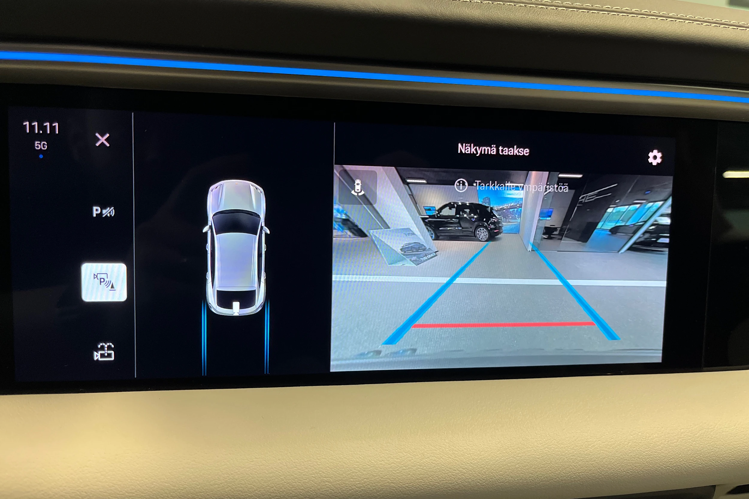 harmaa Porsche Macan 2025 kuva 19.