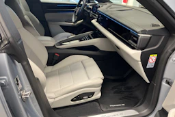 harmaa Porsche Macan 2025 kuva 21.