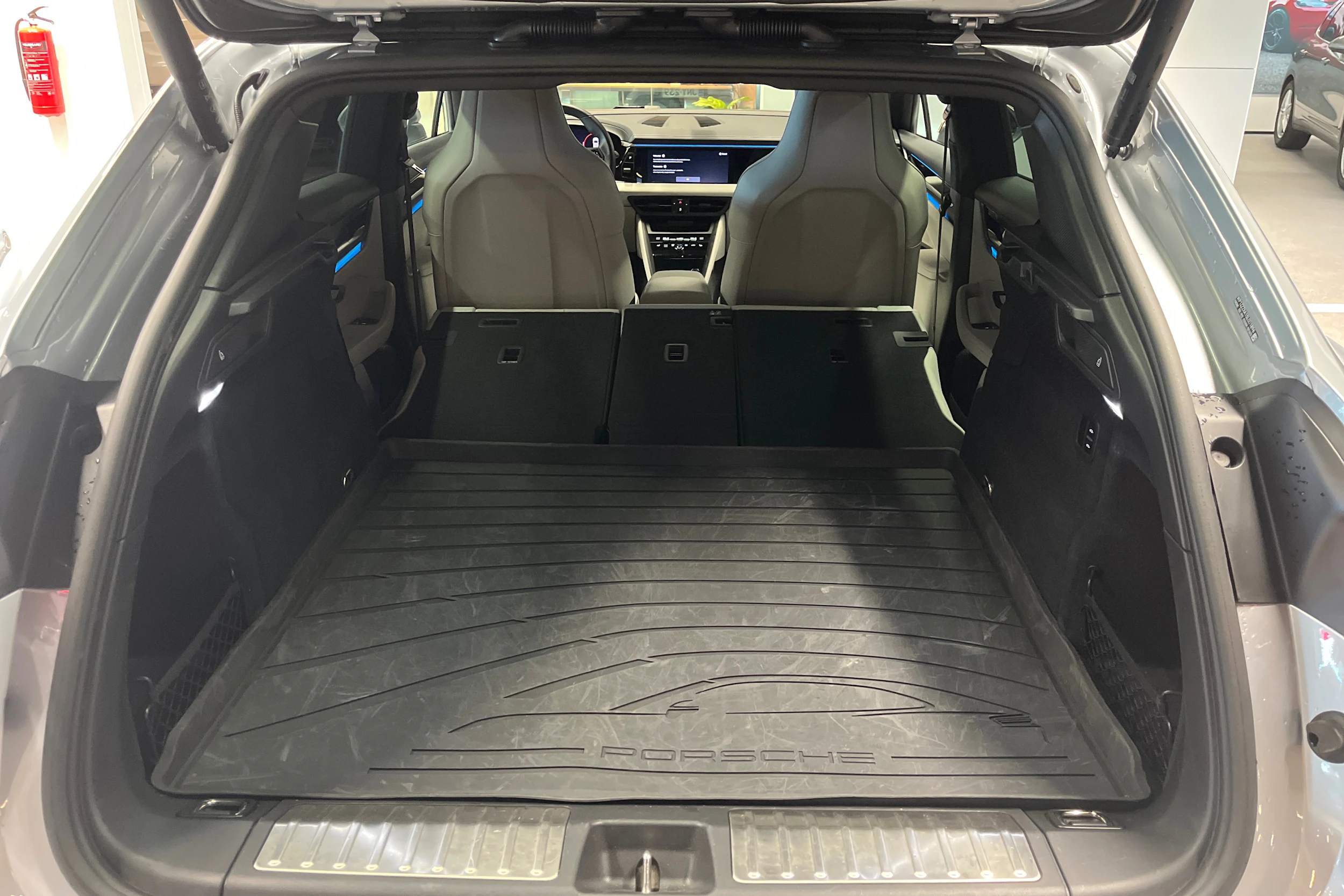 harmaa Porsche Macan 2025 kuva 25.