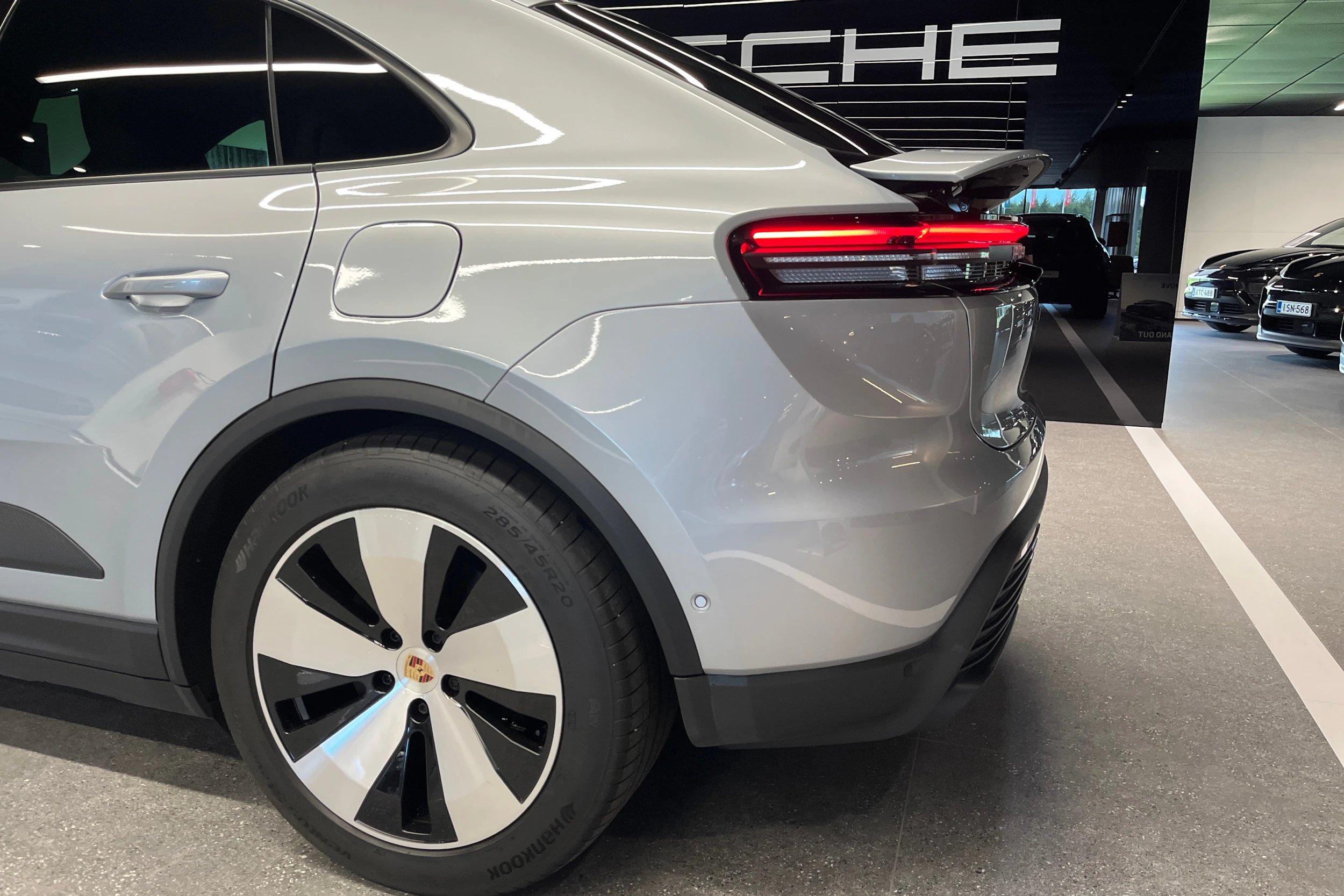 harmaa Porsche Macan 2025 kuva 28.