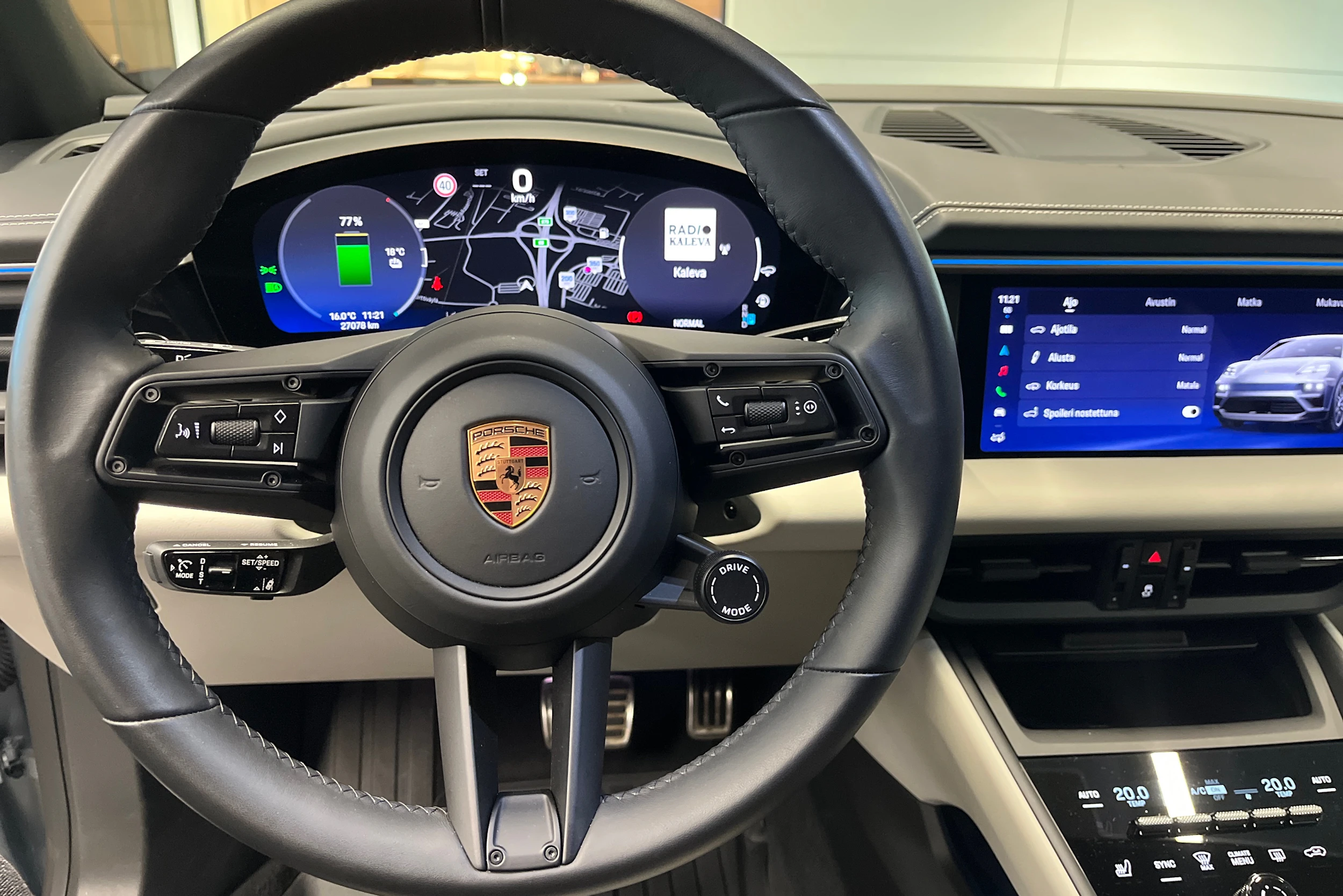 harmaa Porsche Macan 2025 kuva 29.