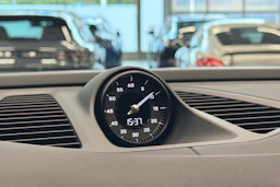 Sininen Porsche Macan 2025 kuva 20.