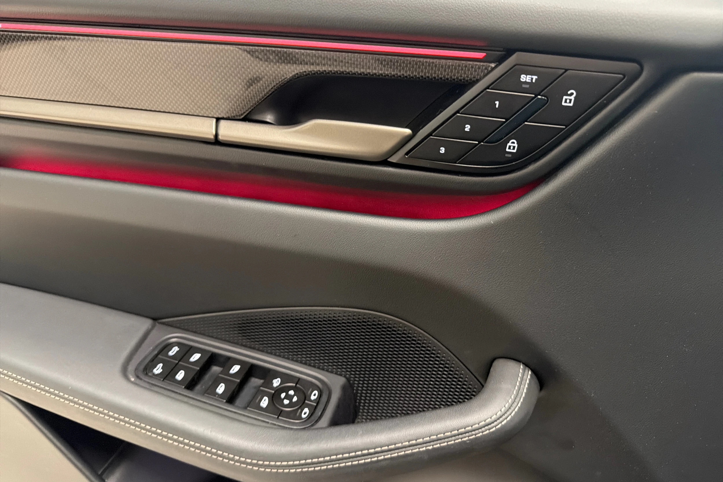 Sininen Porsche Macan 2025 kuva 21.