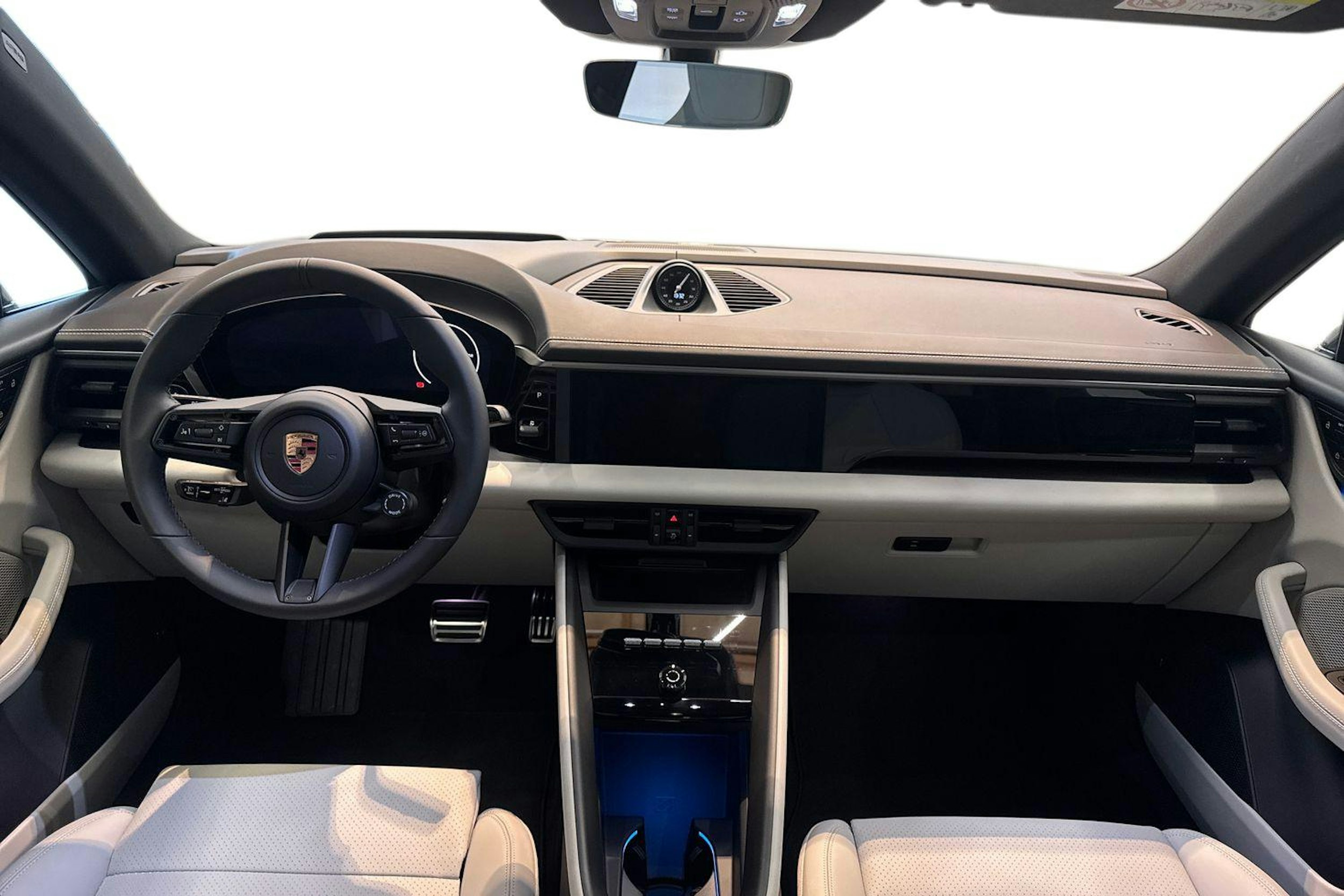 harmaa Porsche Macan 2025 kuva 7.