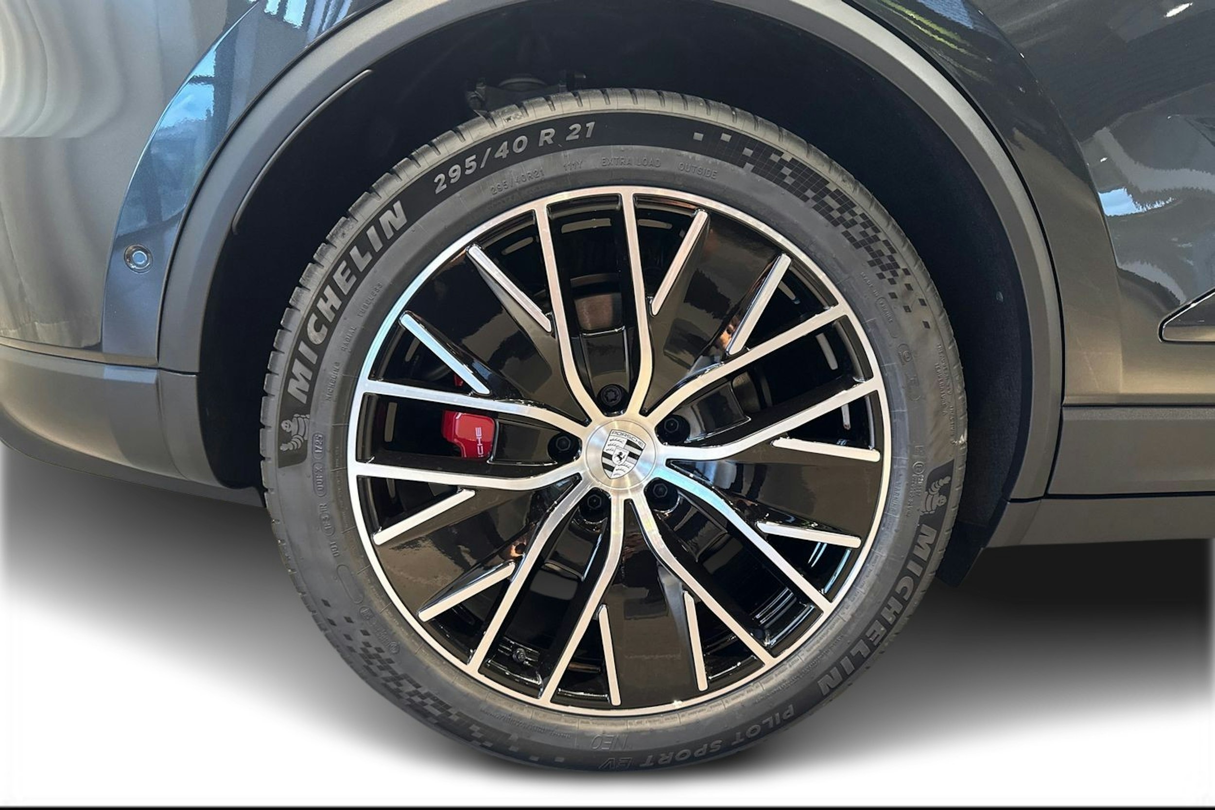 harmaa Porsche Macan 2025 kuva 9.