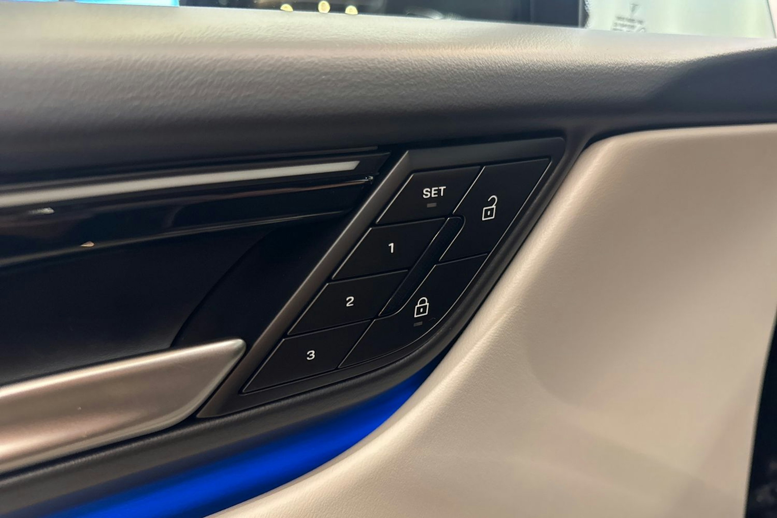 harmaa Porsche Macan 2025 kuva 10.