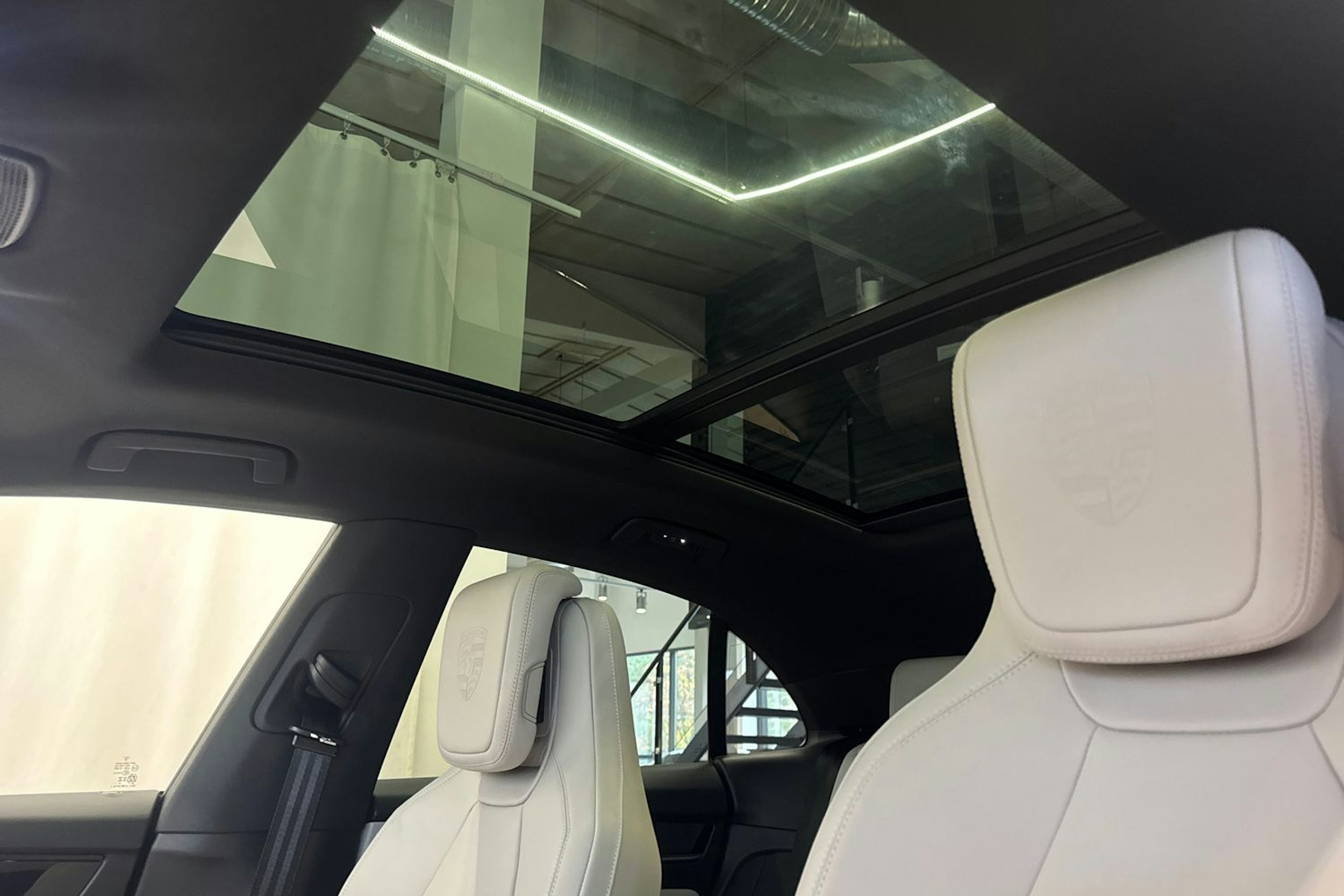 harmaa Porsche Macan 2025 kuva 15.