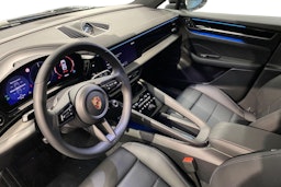 harmaa Porsche Macan 2025 kuva 6.