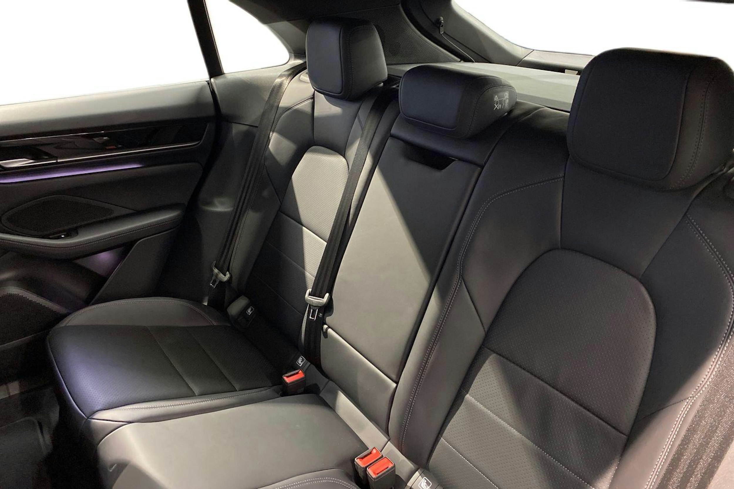 harmaa Porsche Macan 2025 kuva 8.