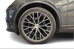 harmaa Porsche Macan 2025 kuva 9.