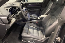 harmaa Porsche Macan 2025 kuva 12.