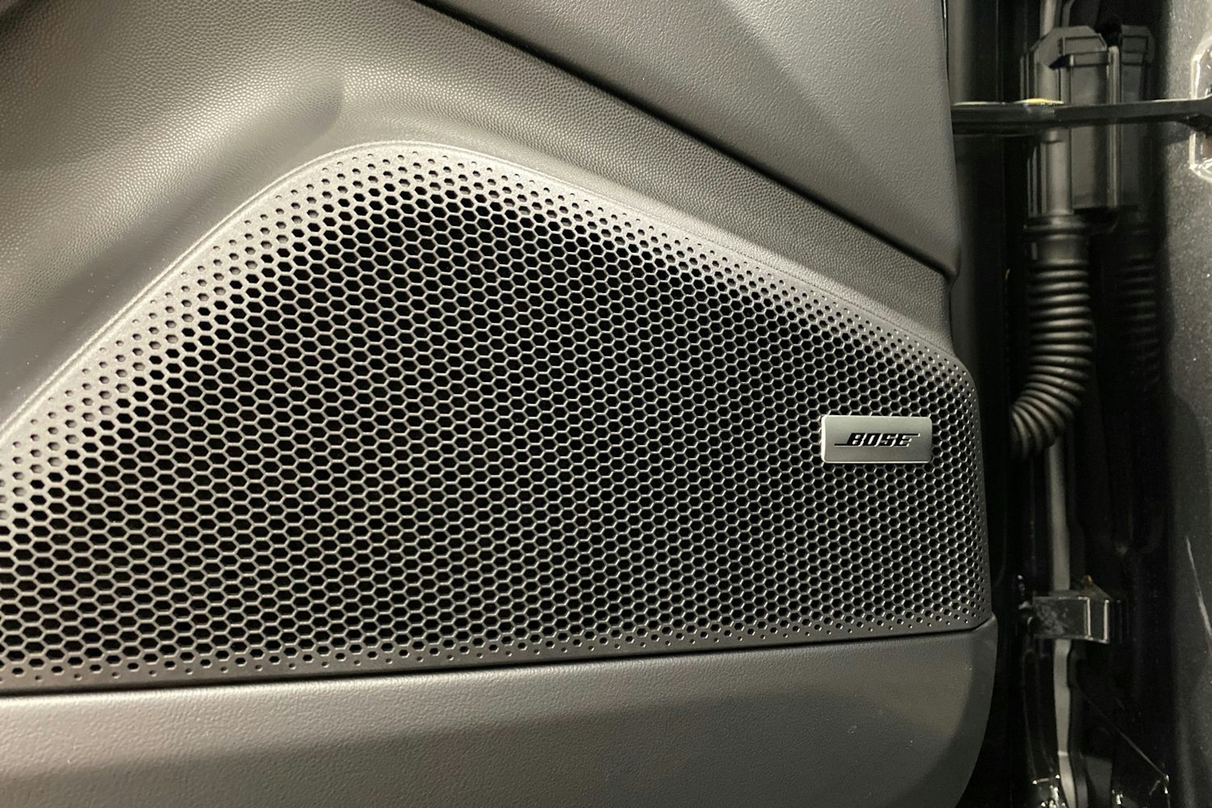 harmaa Porsche Macan 2025 kuva 13.