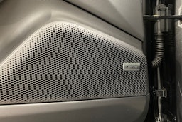 harmaa Porsche Macan 2025 kuva 13.