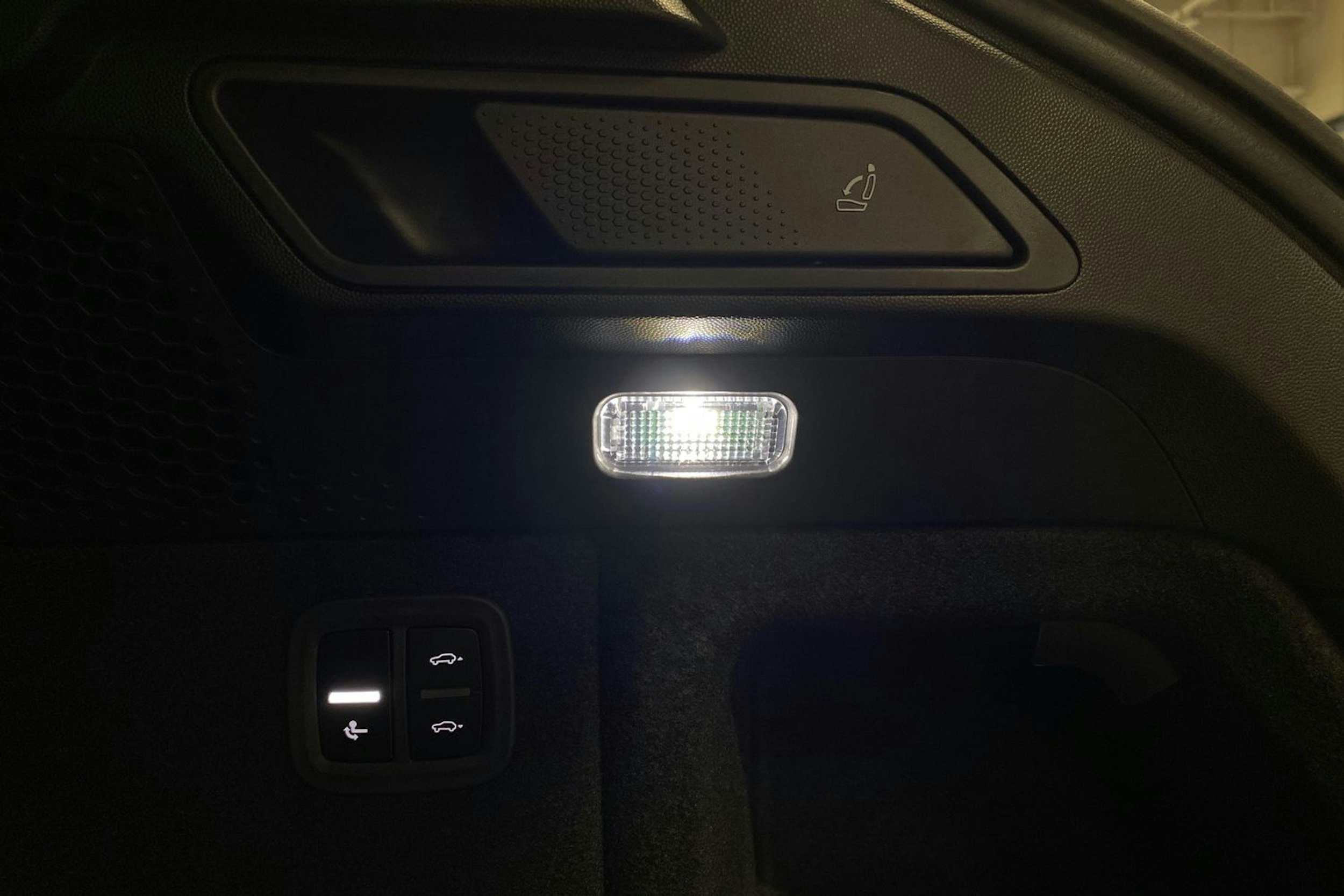 harmaa Porsche Macan 2025 kuva 16.