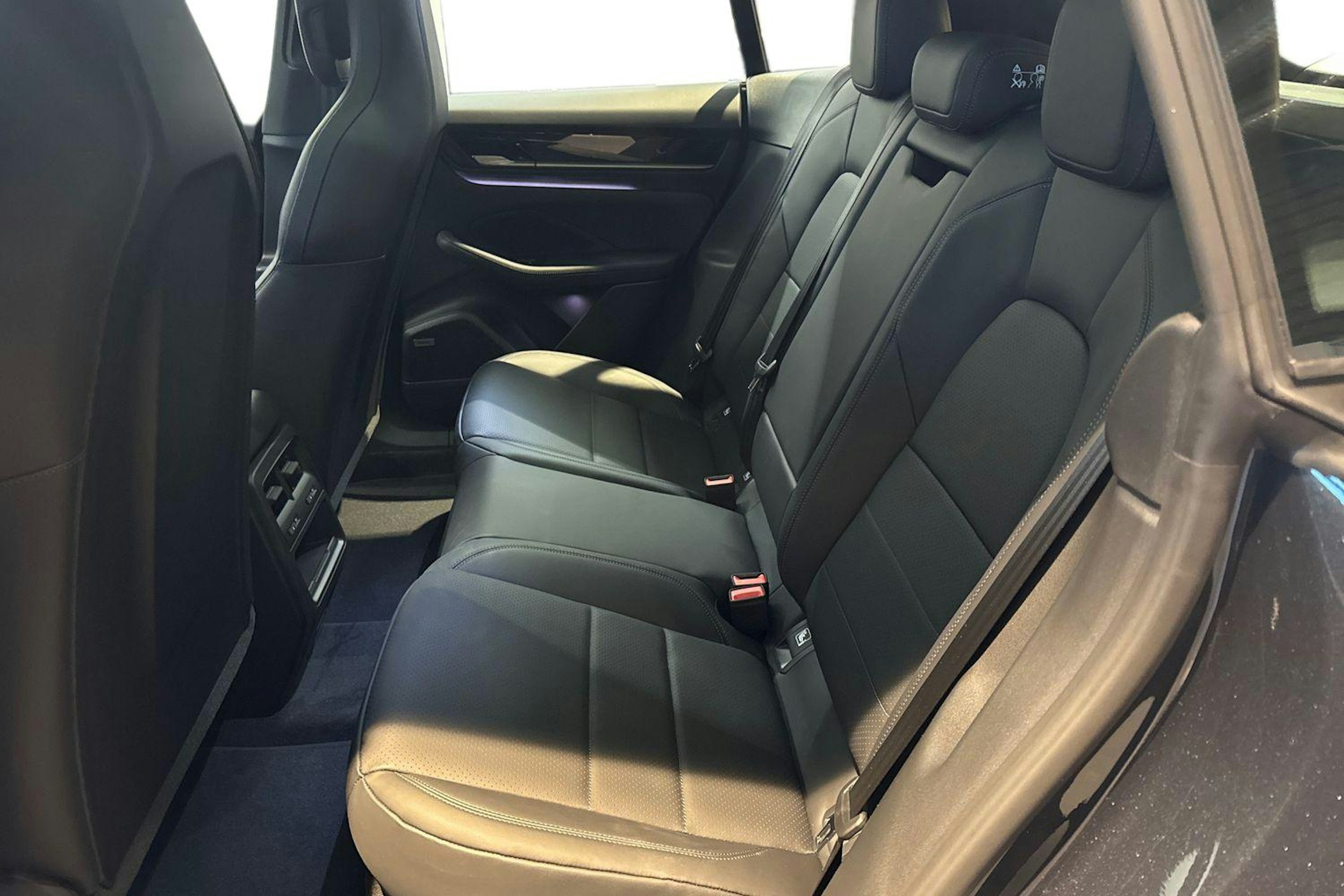 harmaa Porsche Macan 2025 kuva 8.