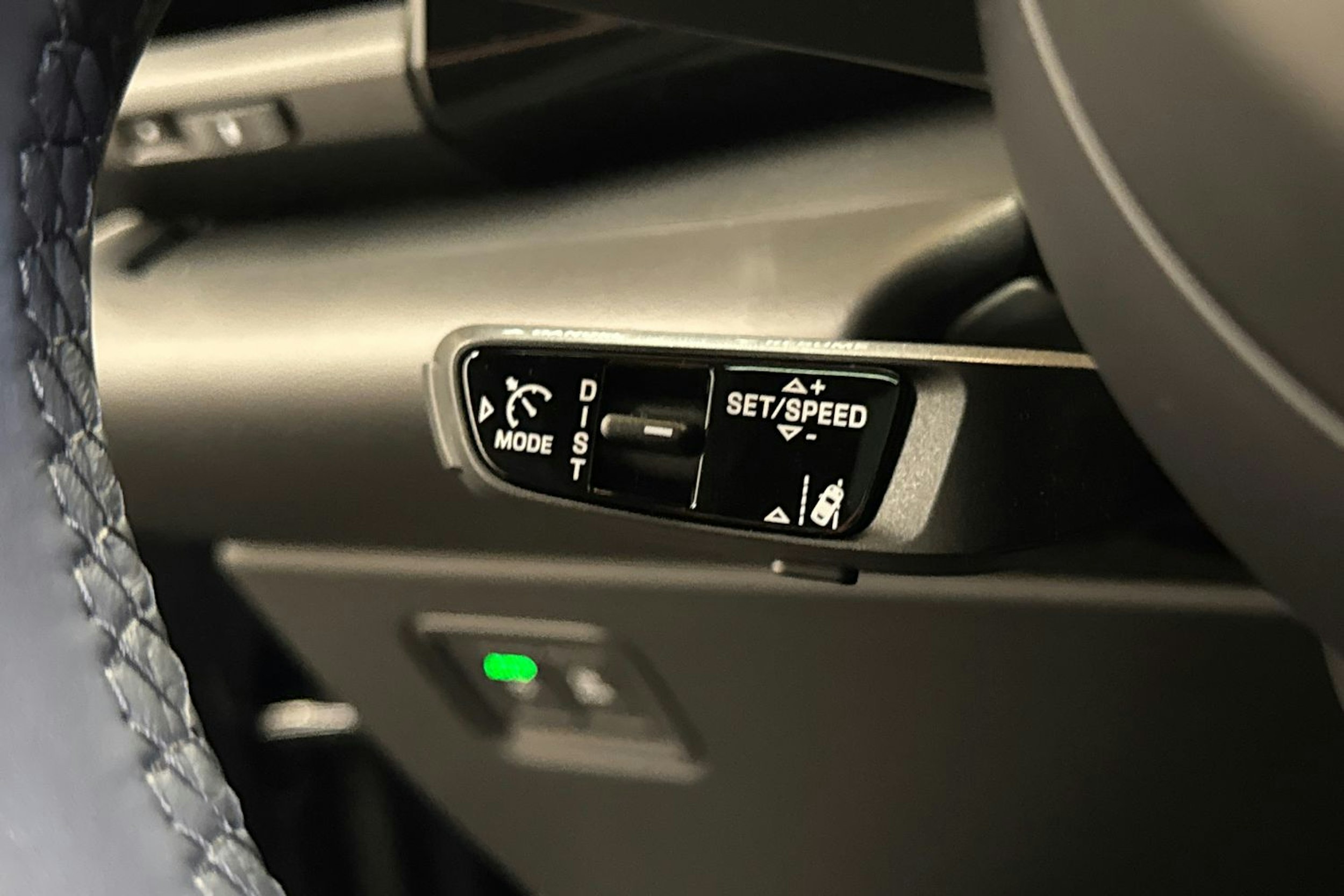 harmaa Porsche Macan 2025 kuva 13.