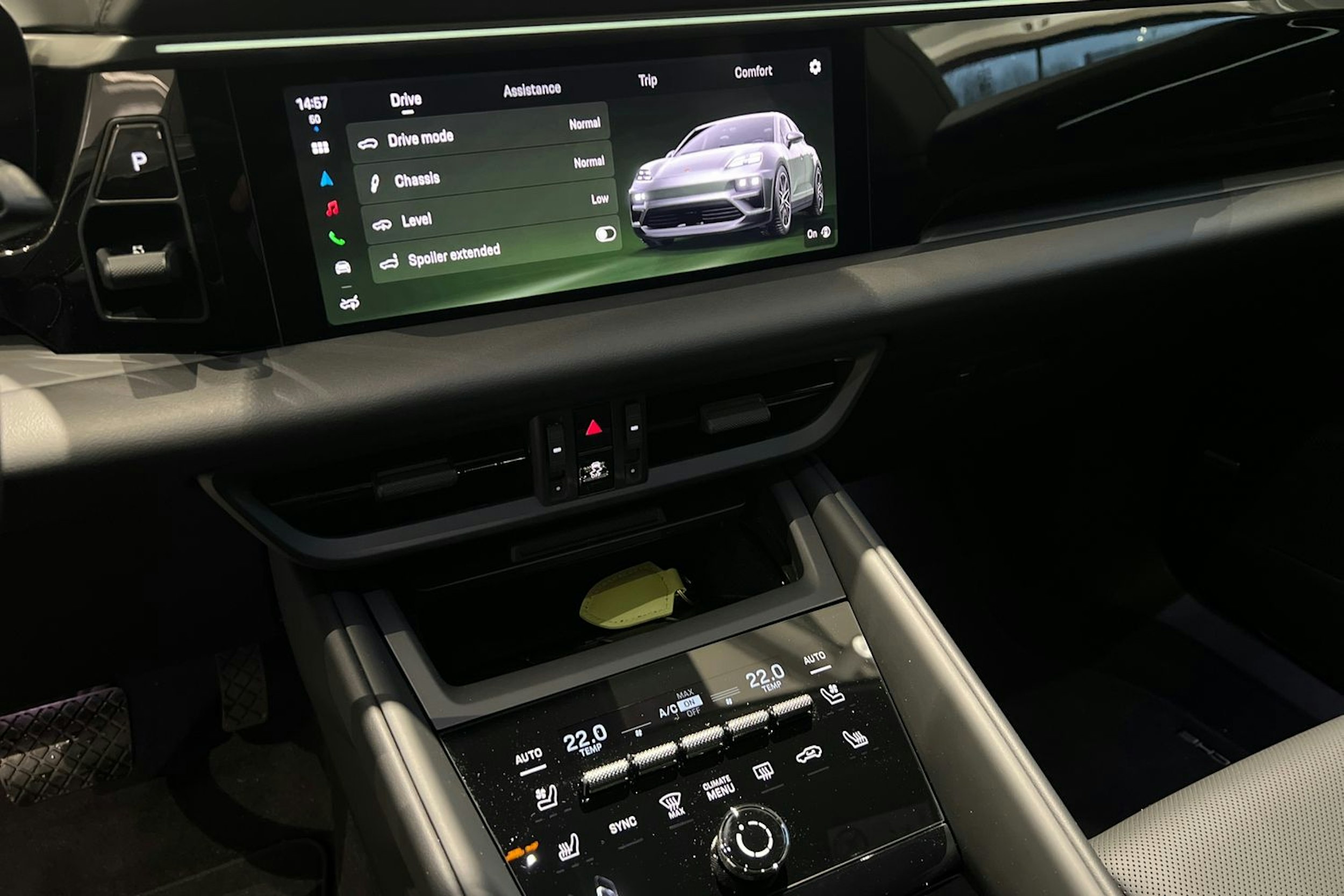 vihreä Porsche Macan 2025 kuva 11.