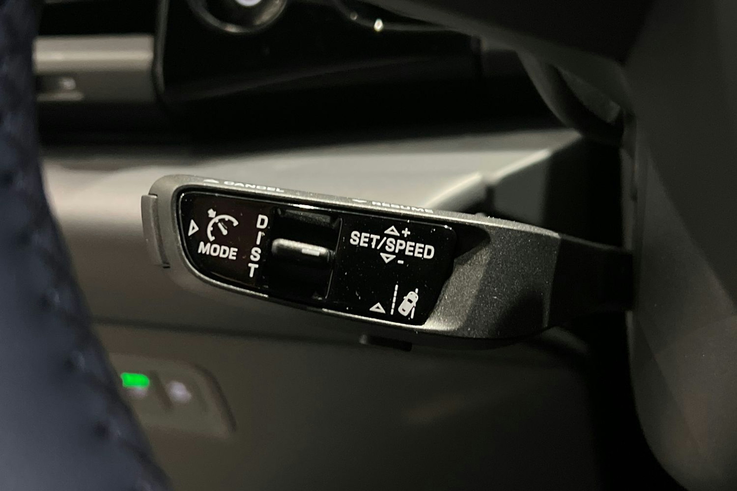 vihreä Porsche Macan 2025 kuva 12.