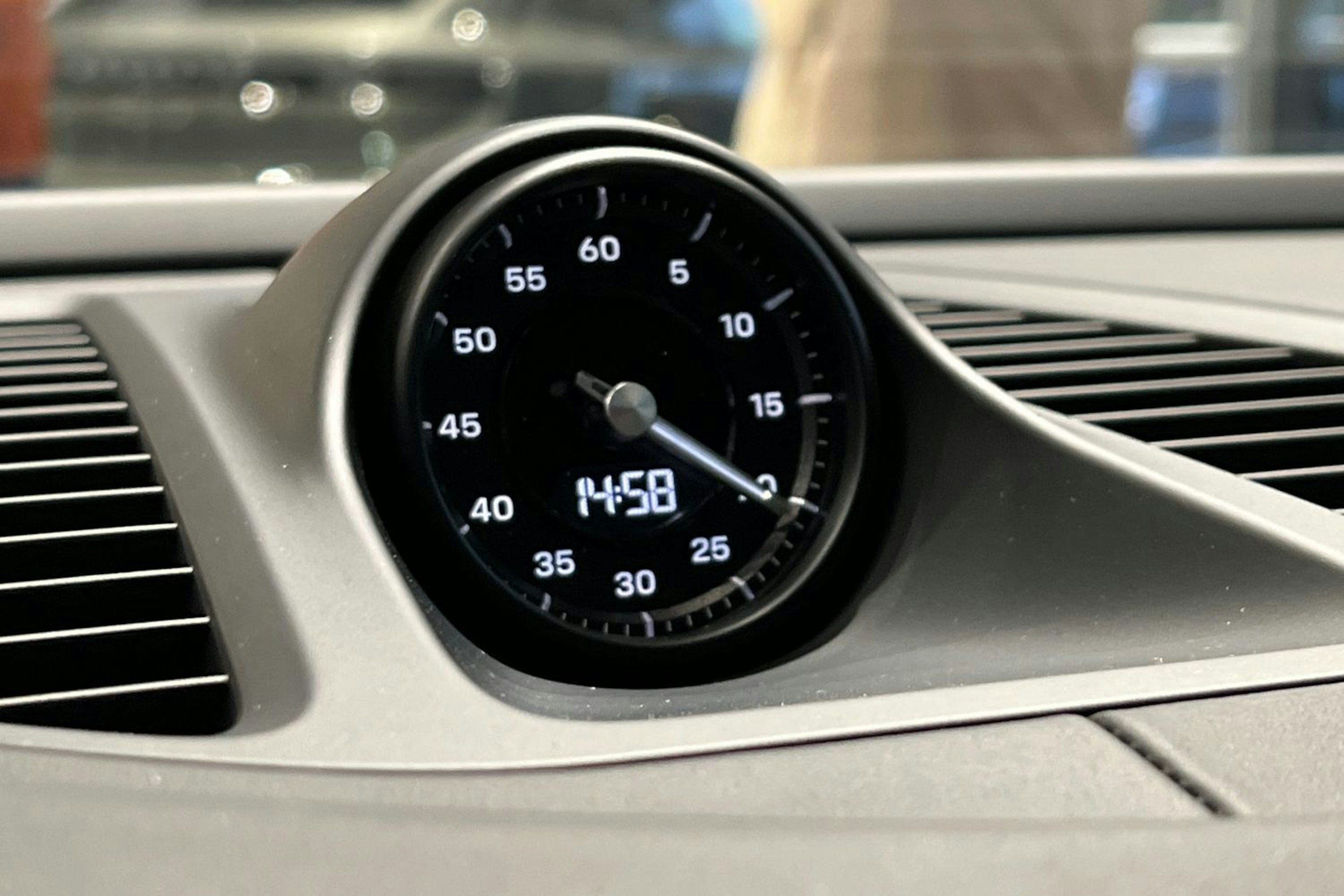 vihreä Porsche Macan 2025 kuva 13.