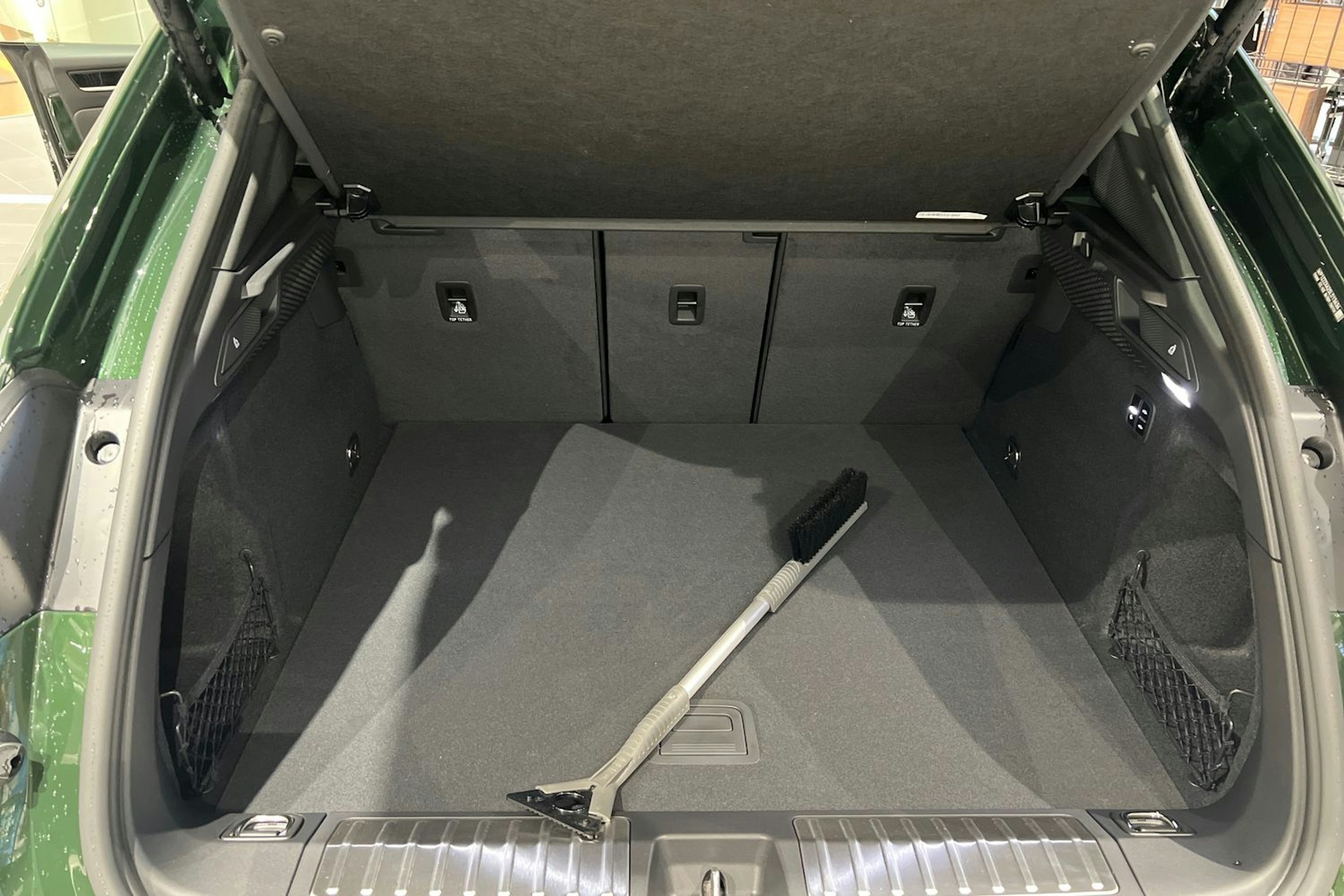 vihreä Porsche Macan 2025 kuva 14.