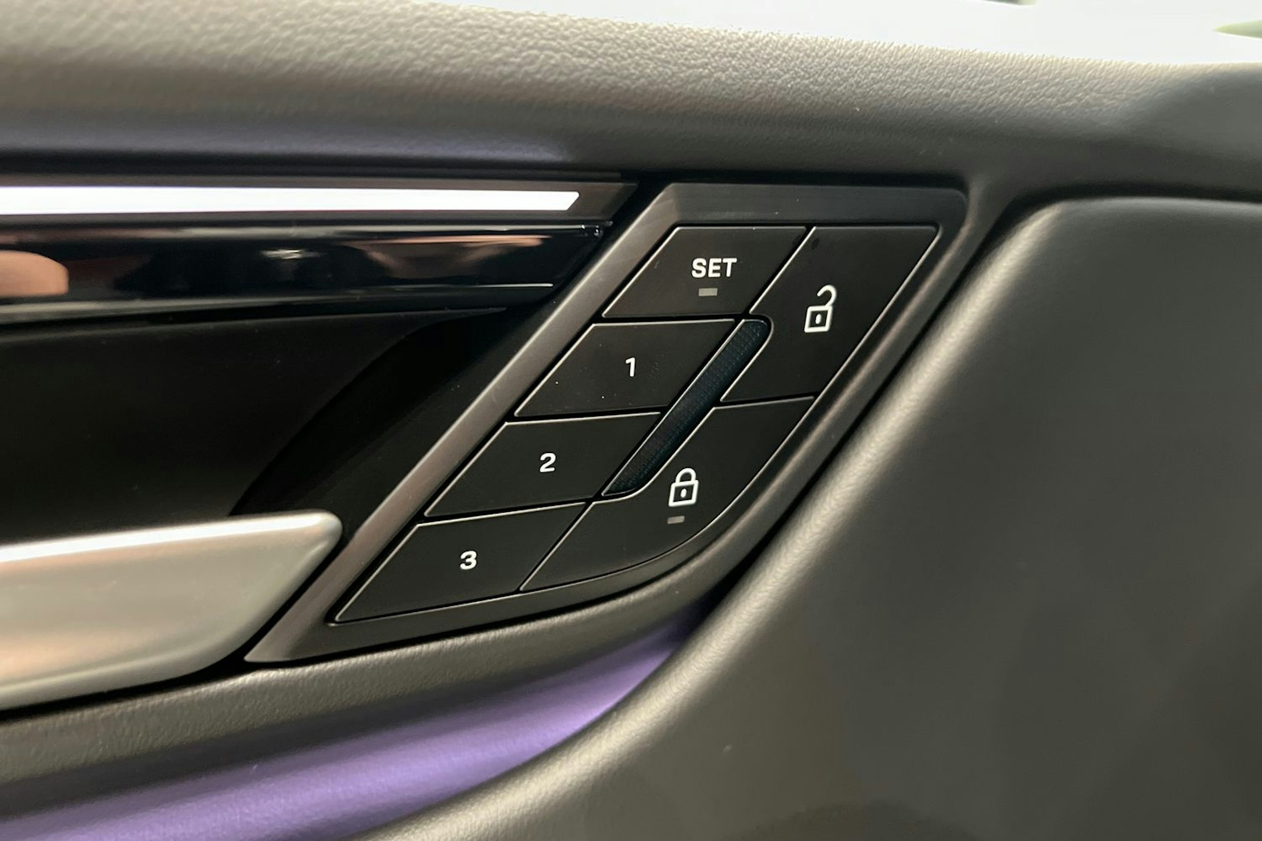 vihreä Porsche Macan 2025 kuva 18.