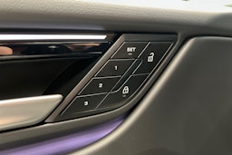 vihreä Porsche Macan 2025 kuva 18.