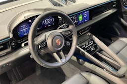 sininen Porsche Macan 2025 kuva 6.