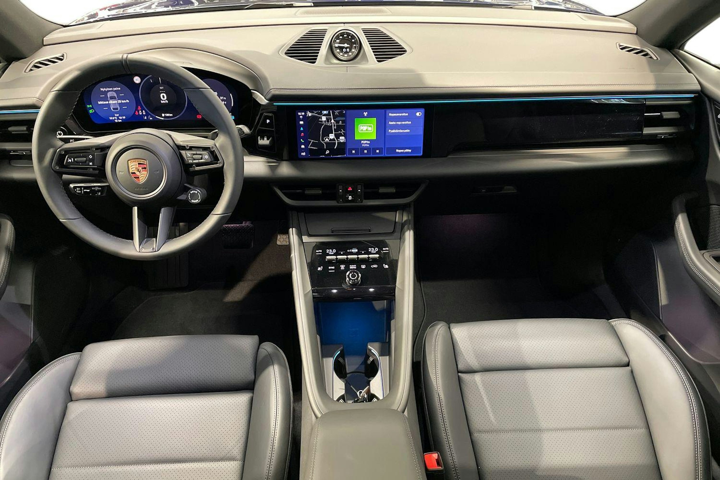 sininen Porsche Macan 2025 kuva 7.