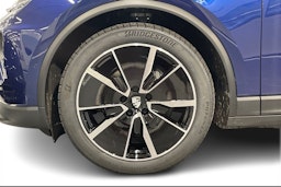 sininen Porsche Macan 2025 kuva 9.