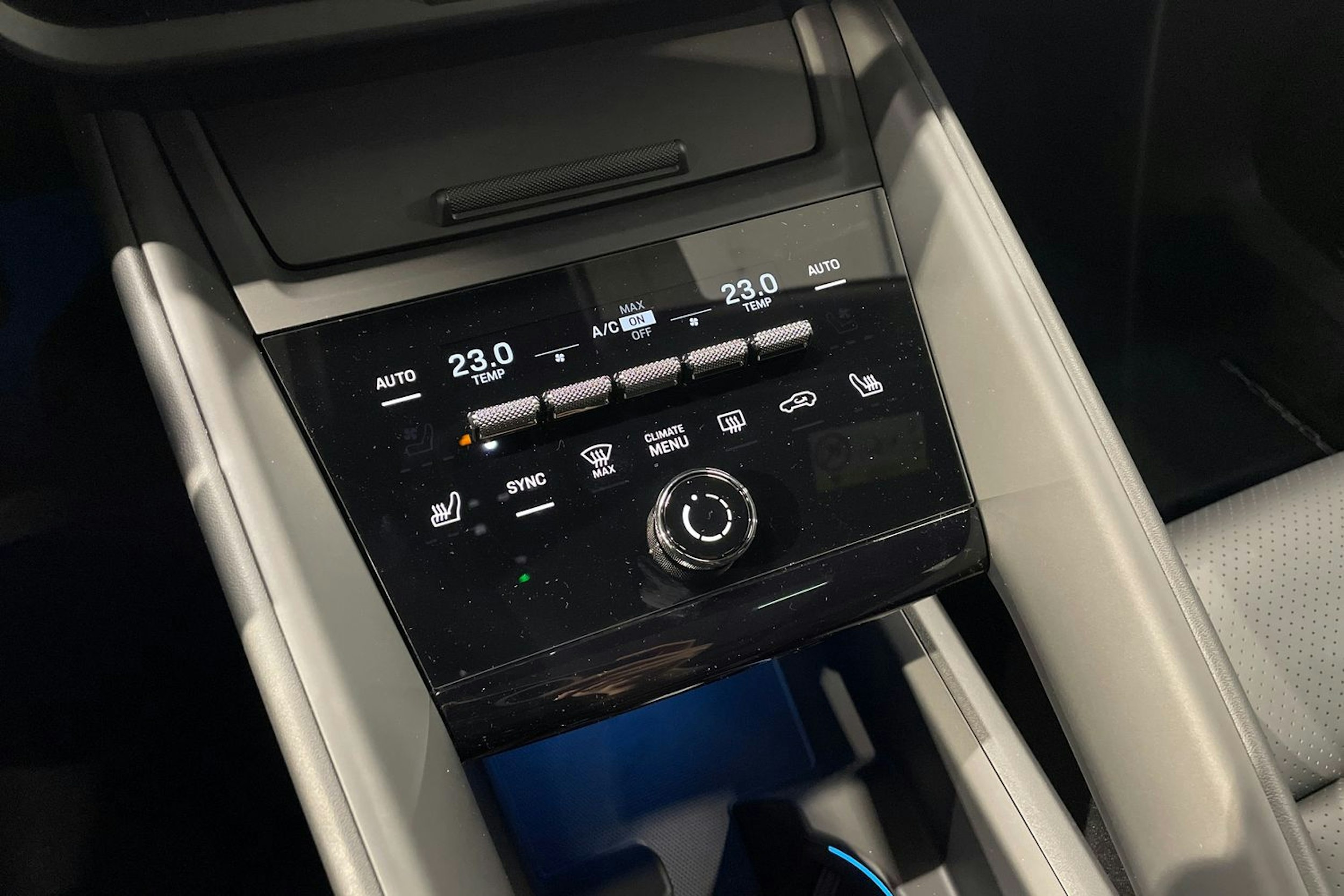 sininen Porsche Macan 2025 kuva 14.