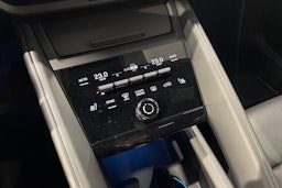 sininen Porsche Macan 2025 kuva 14.