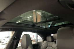 sininen Porsche Macan 2025 kuva 18.