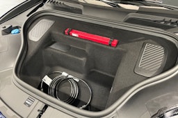 sininen Porsche Macan 2025 kuva 19.