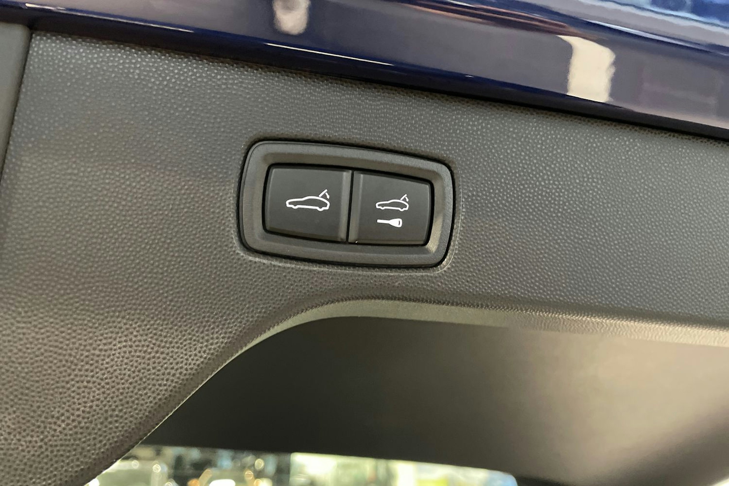 sininen Porsche Macan 2025 kuva 22.