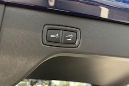 sininen Porsche Macan 2025 kuva 22.