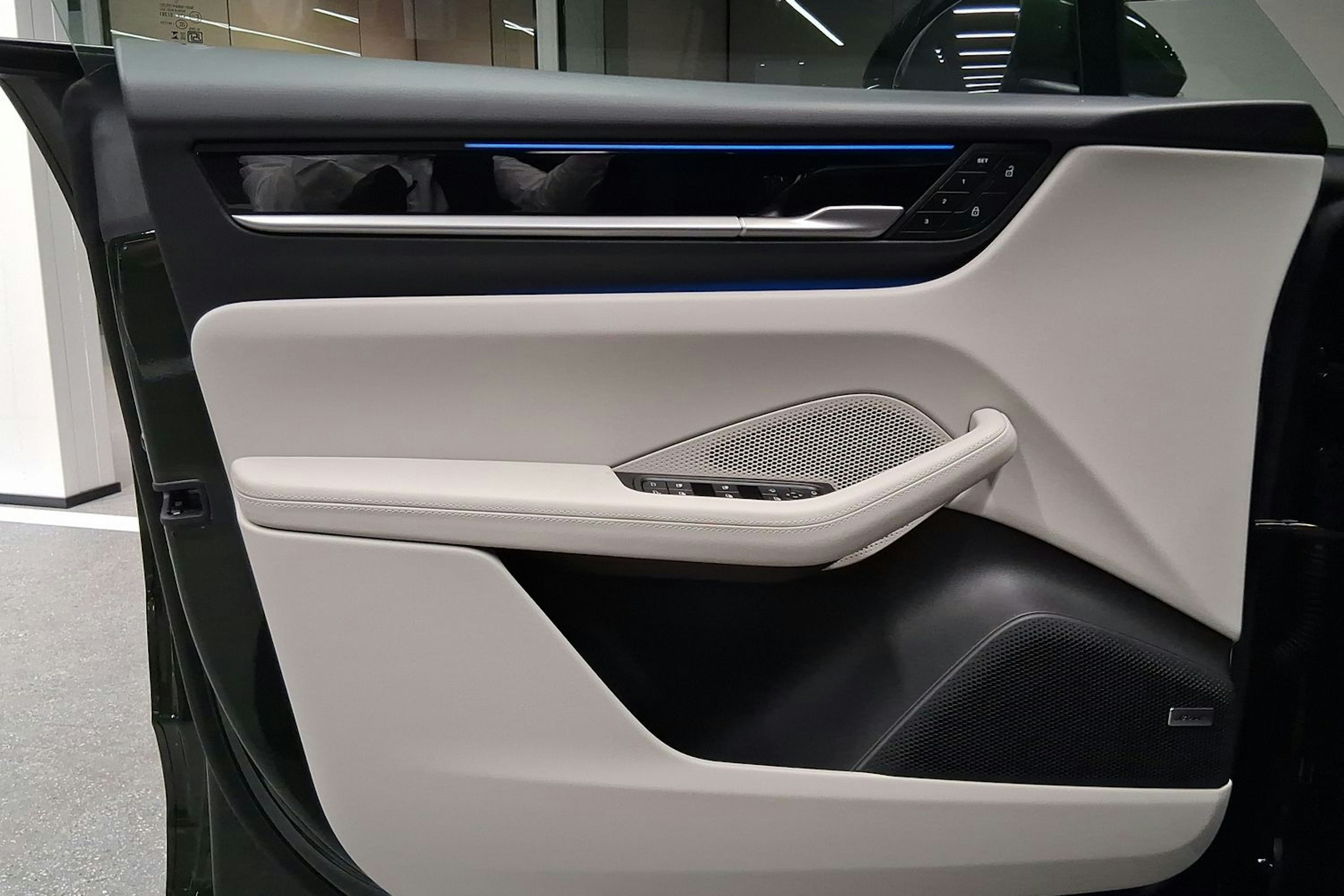 vihreä Porsche Macan 2025 kuva 10.