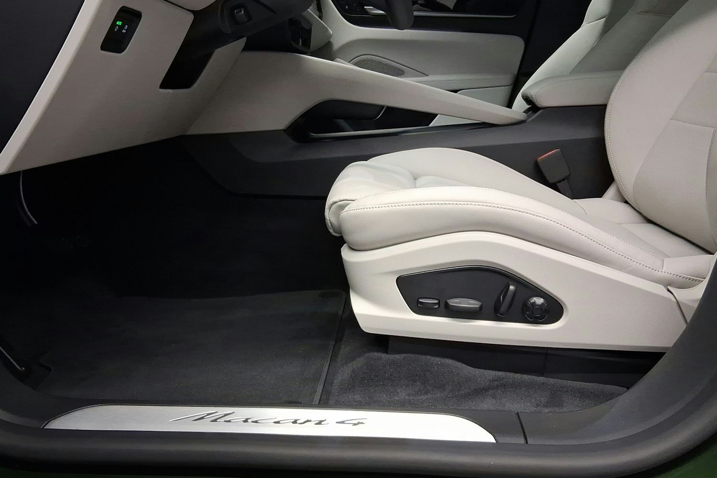 vihreä Porsche Macan 2025 kuva 11.