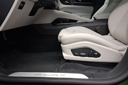 vihreä Porsche Macan 2025 kuva 11.