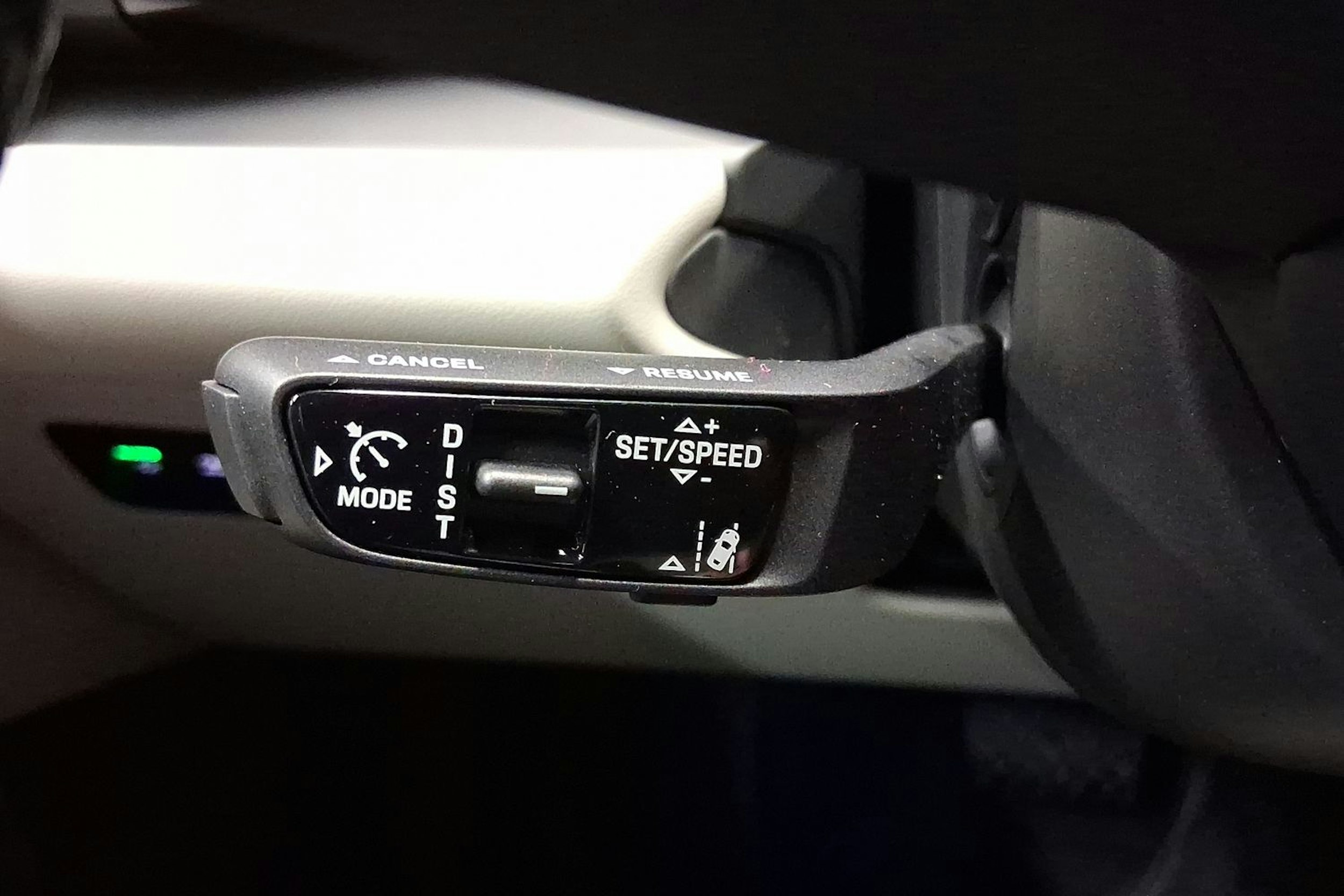 vihreä Porsche Macan 2025 kuva 14.