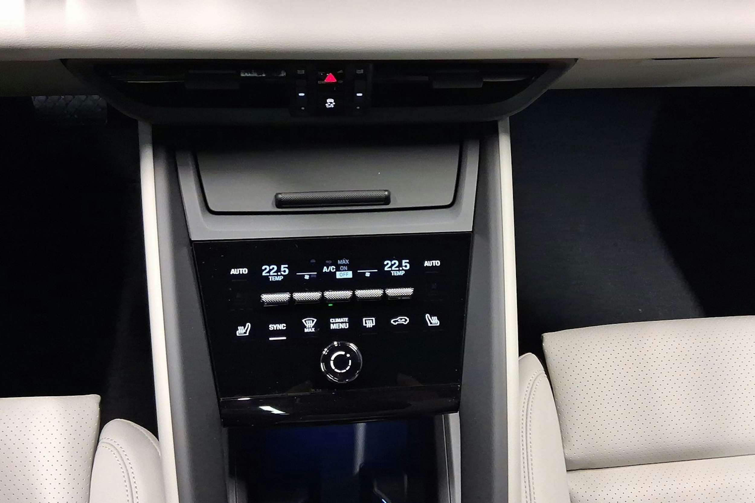 vihreä Porsche Macan 2025 kuva 19.