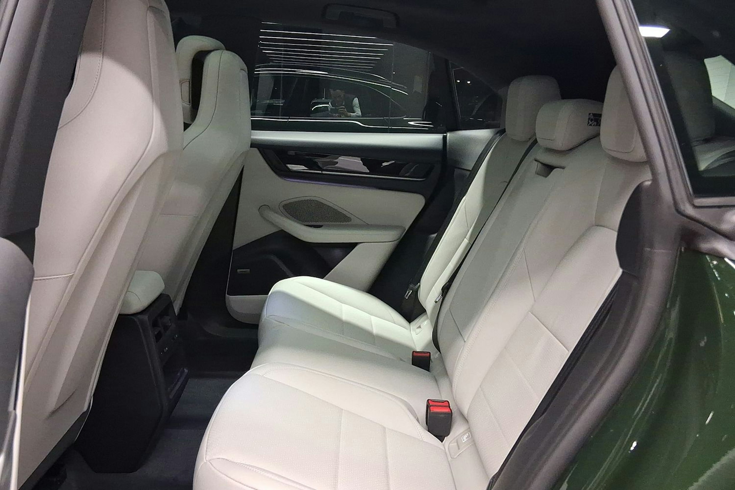 vihreä Porsche Macan 2025 kuva 20.