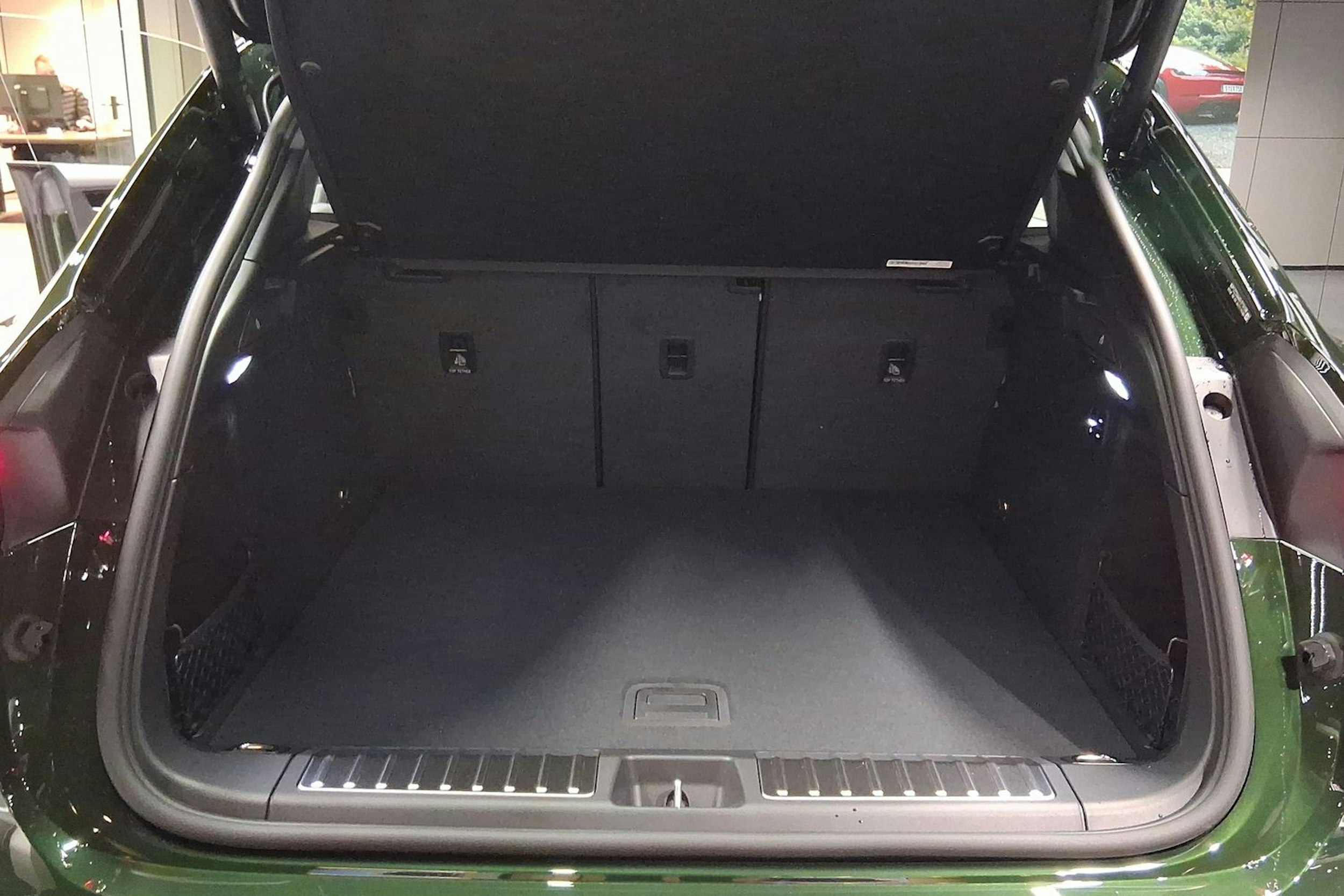 vihreä Porsche Macan 2025 kuva 22.