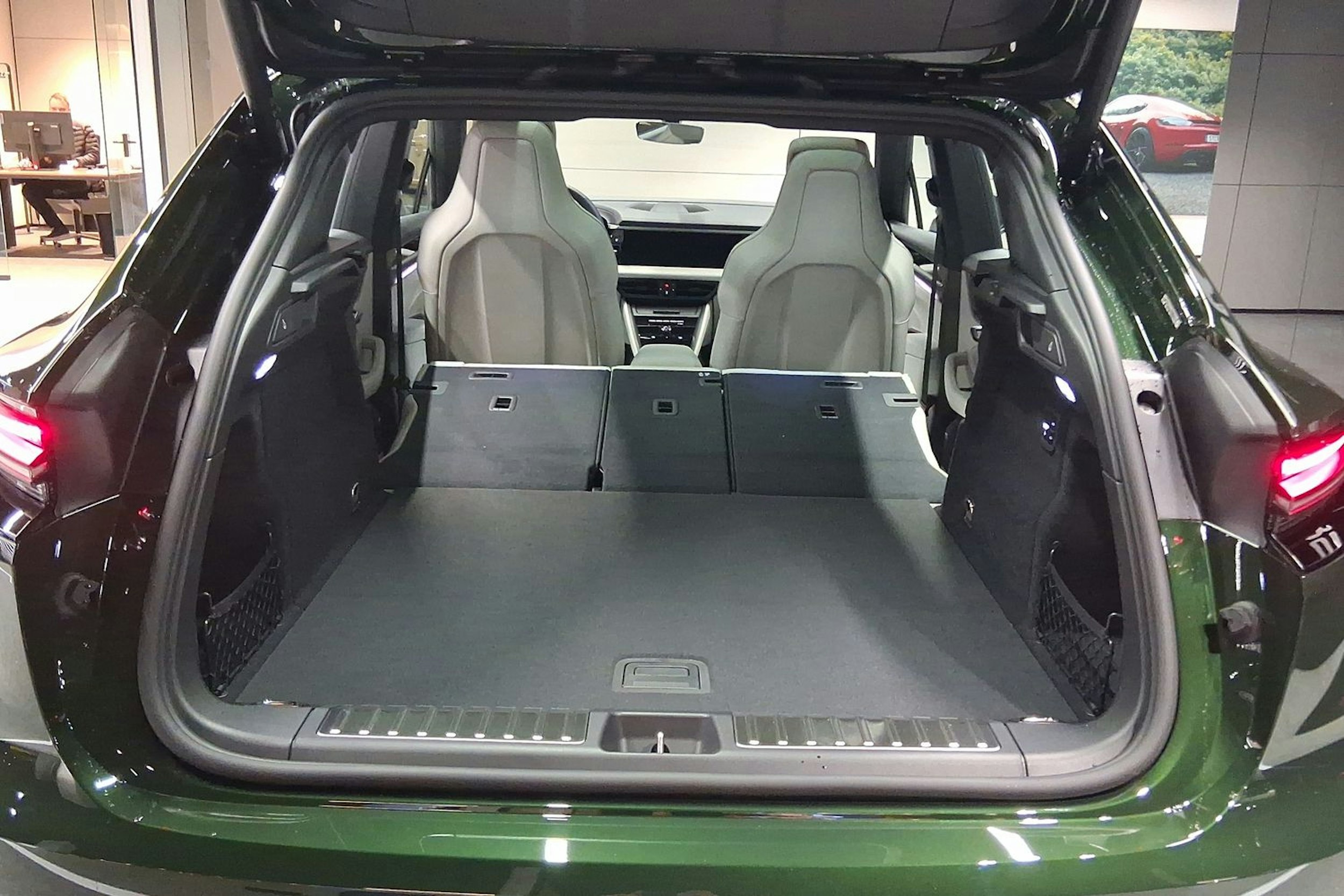 vihreä Porsche Macan 2025 kuva 23.