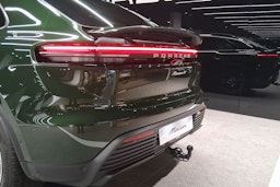 vihreä Porsche Macan 2025 kuva 24.