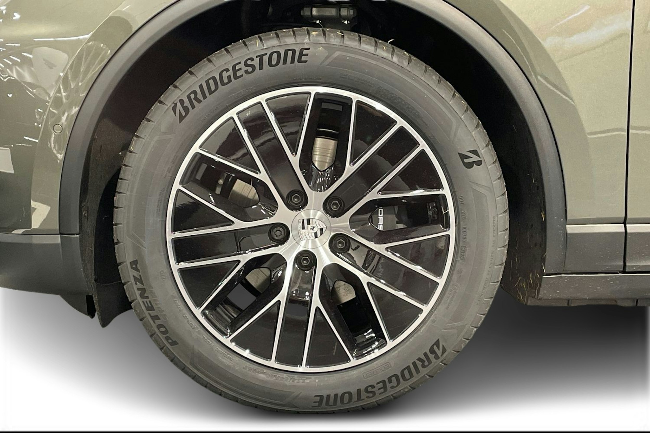 met. vihreä Porsche Macan 2025 kuva 9.