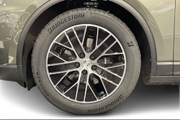 met. vihreä Porsche Macan 2025 kuva 9.