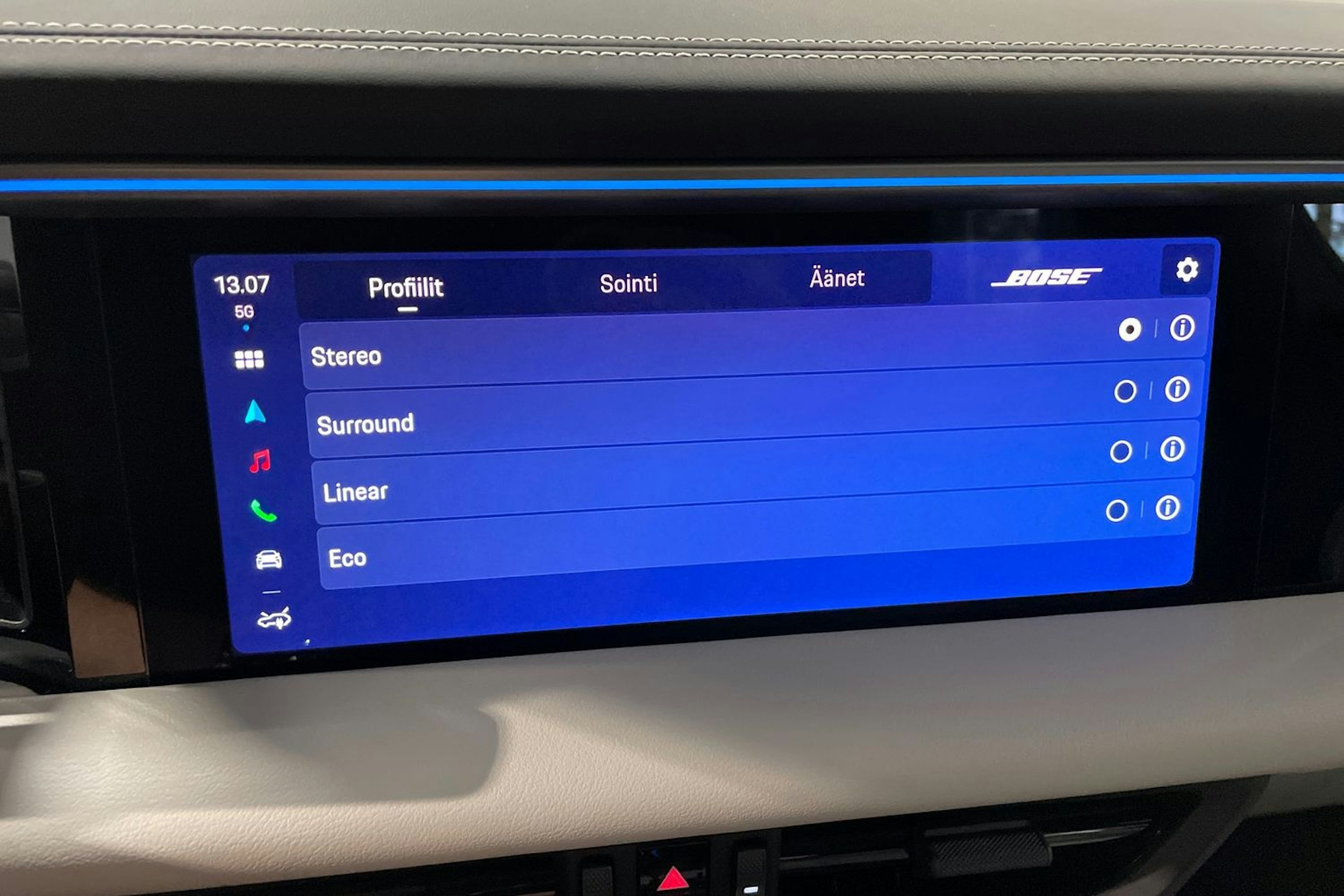 met. vihreä Porsche Macan 2025 kuva 14.