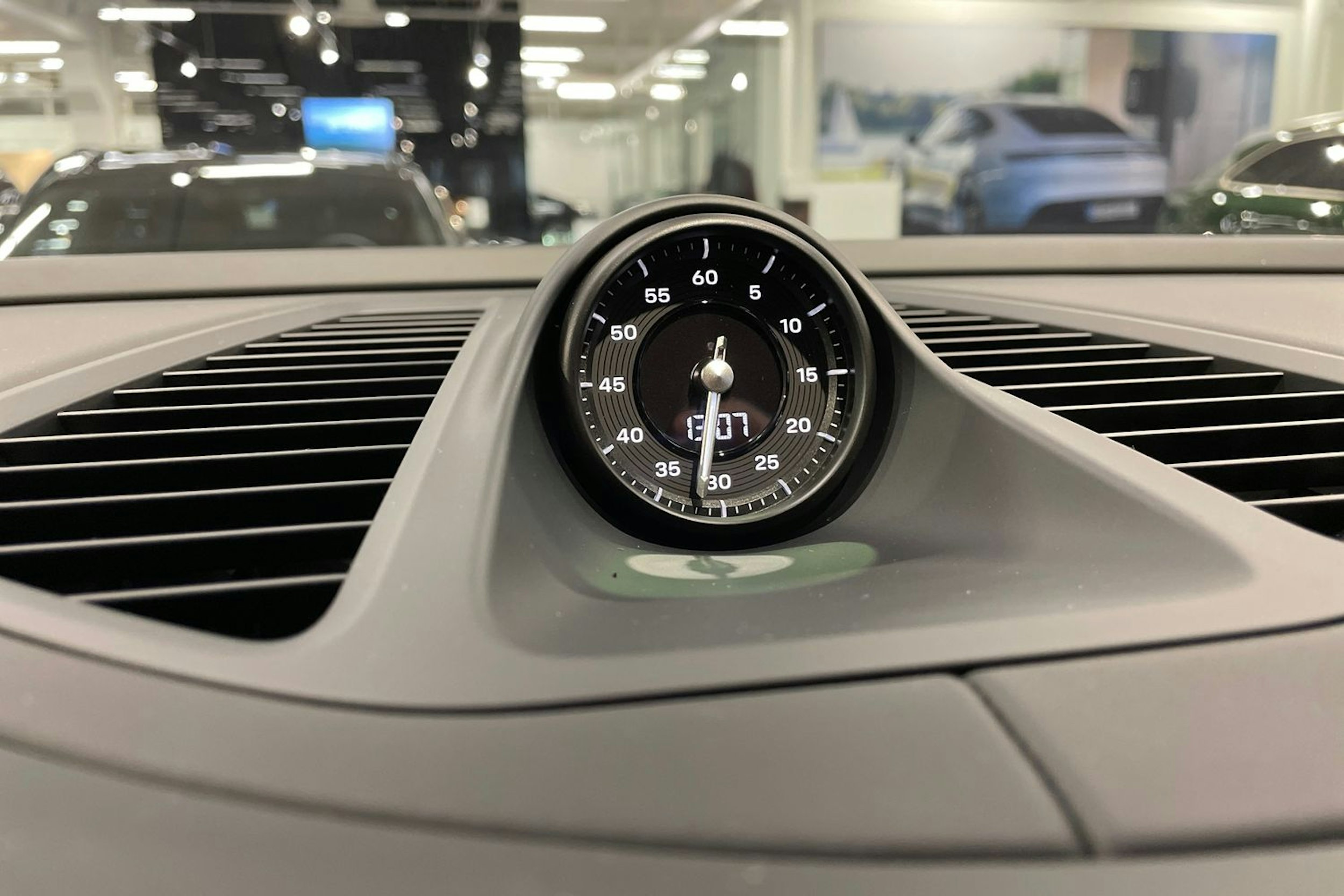 met. vihreä Porsche Macan 2025 kuva 15.