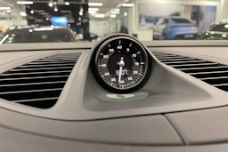 met. vihreä Porsche Macan 2025 kuva 15.