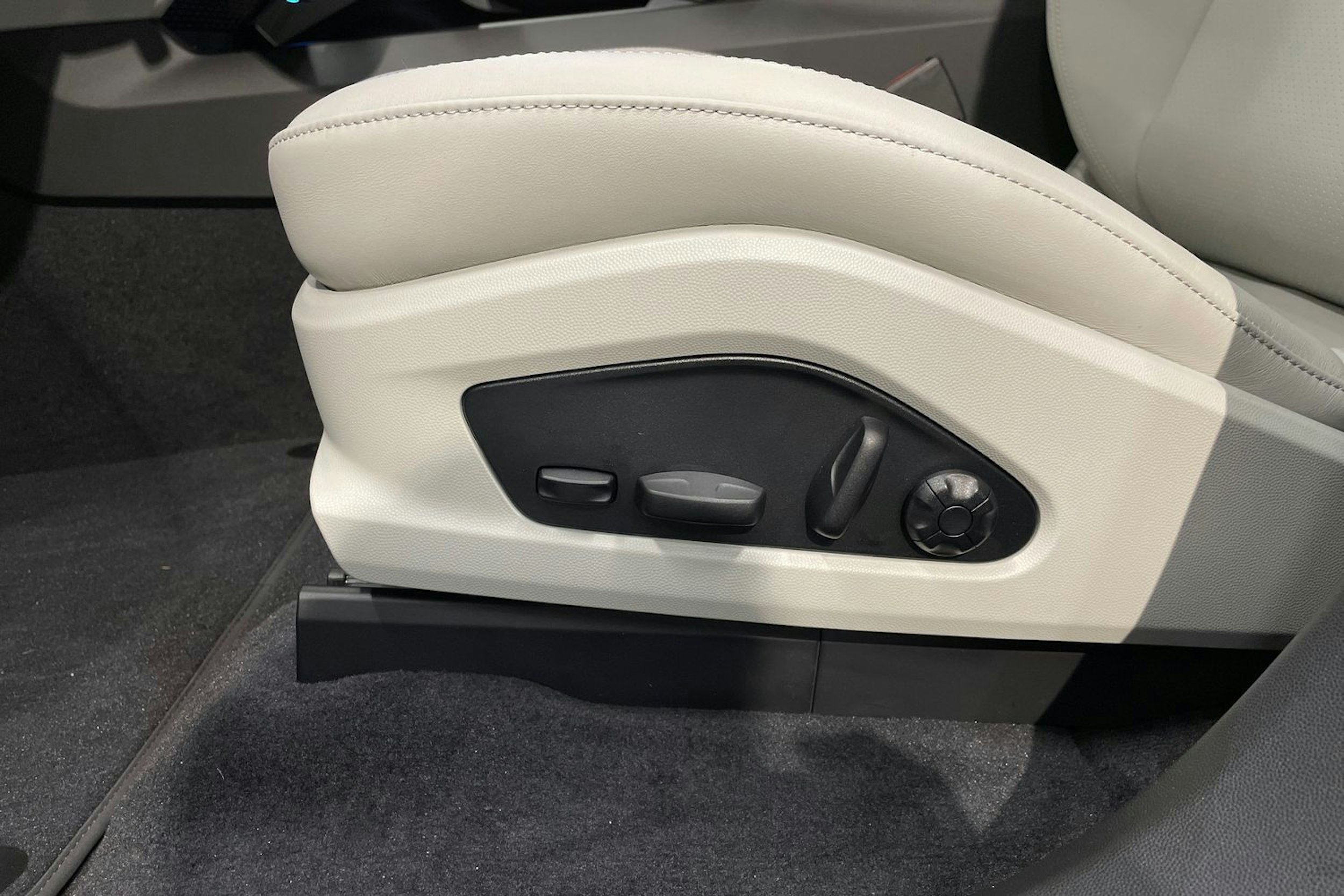 met. vihreä Porsche Macan 2025 kuva 17.